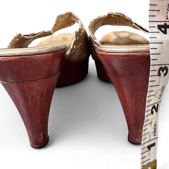 MIU MIU Gold Leather Cutout Slingback Heels Made in Italy Size 39 - Picture 3 of 5